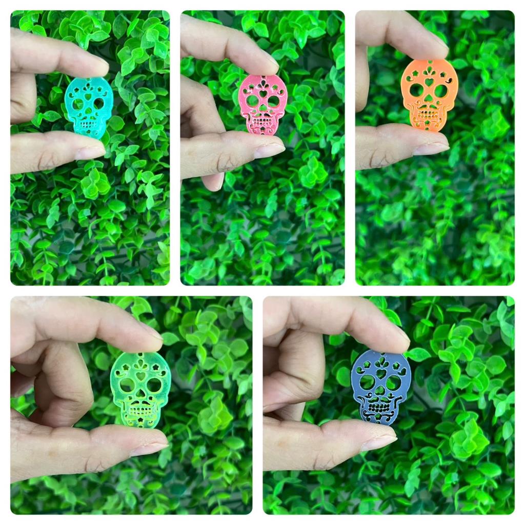 CONECTOR CALAVERA ACRILICO 2X3 CM APROX, VENTA POR PIEZA, COLOR SURTIDO