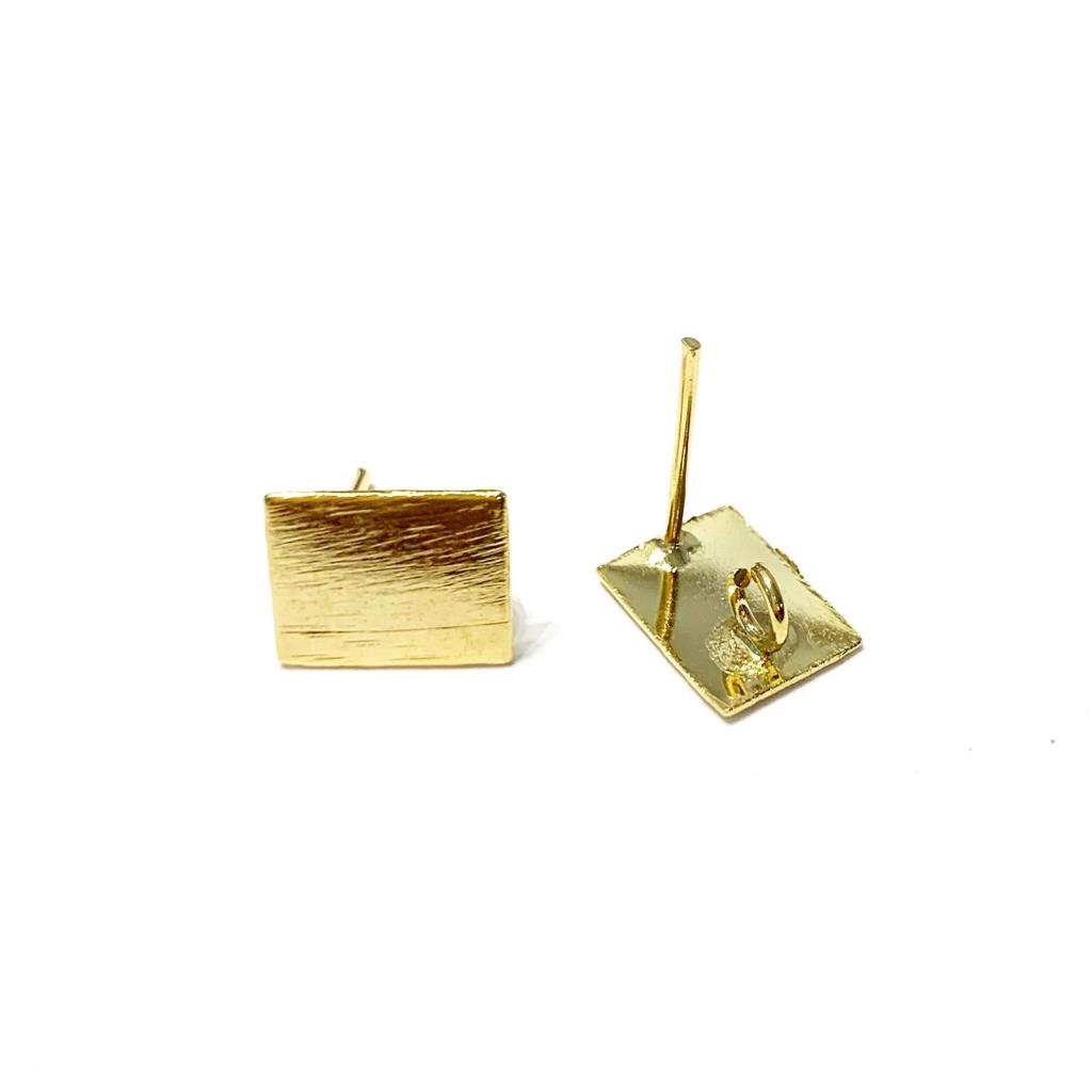 BROQUEL CON ARGOLLA RECTANGULAR 1.1X.8 CM CHAPA DE ORO 18K.