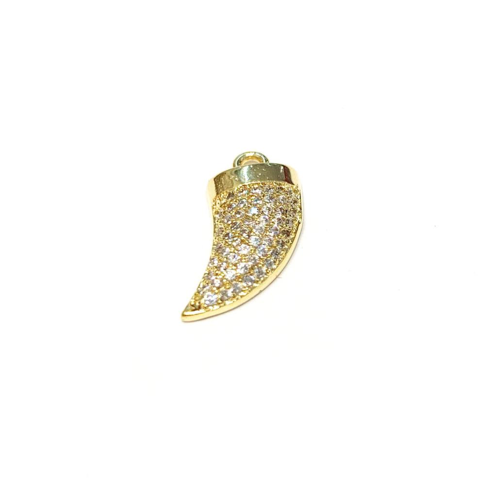 DIJE COLMILLO ZIRCONIA 1.5 CM CHAPA DE ORO 18 K. (1 PZA) 